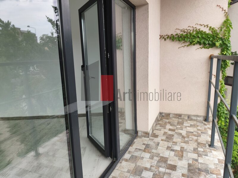 Spatiu comercial/vila cu teren de inchiriat in zona Buzesti